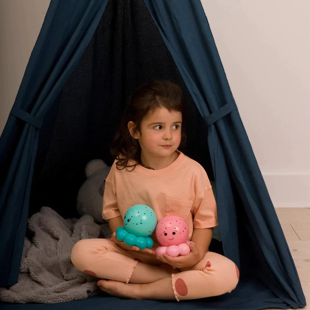 Twinkles To Go Octo™ - Blue Travel Comforting Nightlight Projector cloud.b