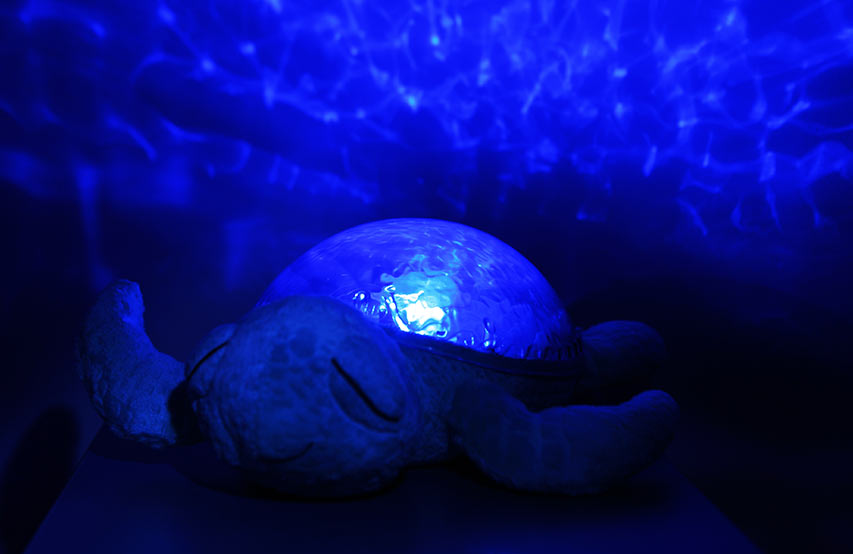 Tranquil Turtle - Veilleuse tortue musicale - Peluche projecteur